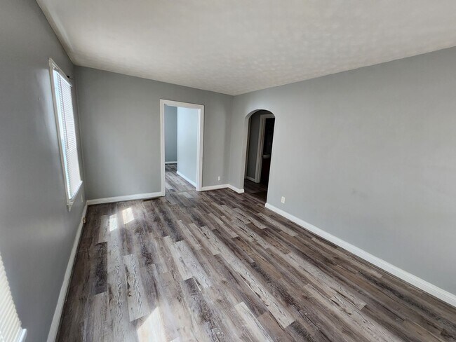Building Photo - Charming 2 bedroom 1 bath home with recent...