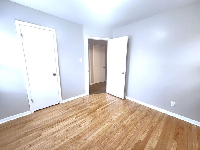 Building Photo - Spacious 4-bedroom, 2-bathroom single-family home