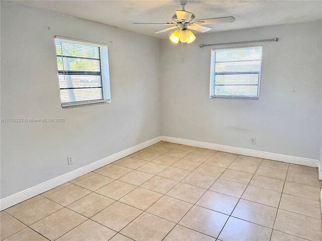 Building Photo - 4472 SW 50th St