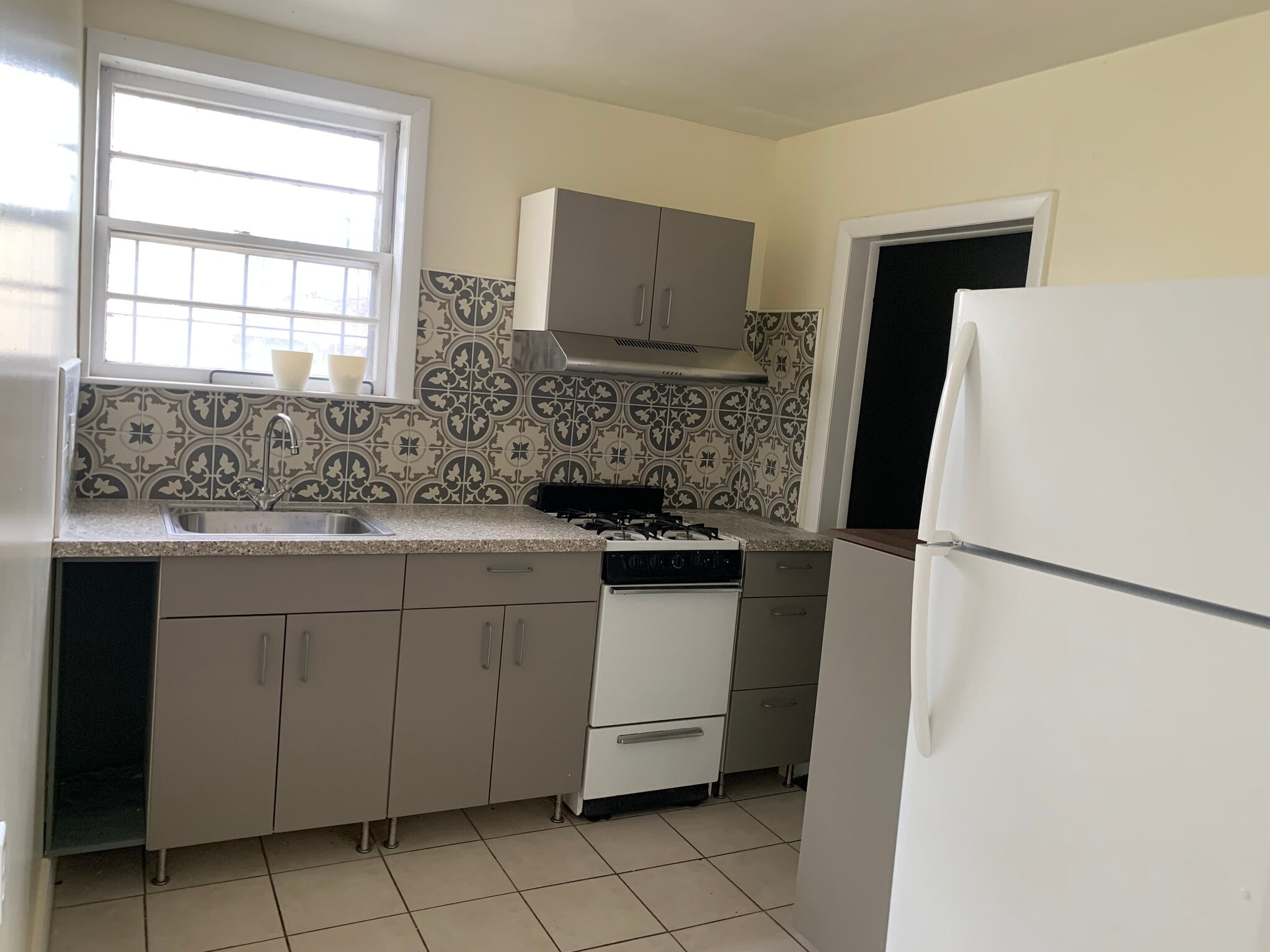 Garden door just beside the refrigerator - 22 Lyon St