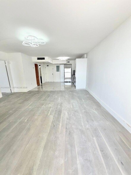 Building Photo - 9273 Collins Ave