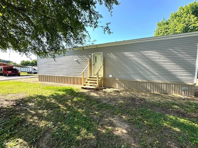 Building Photo - Brand new Efficiency 1 BR mobile home with large bonus room