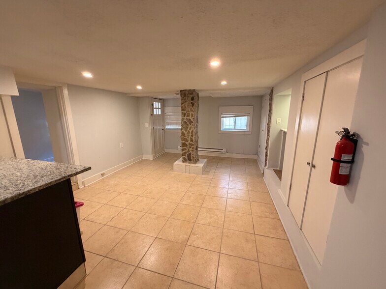 Building Photo - 2814 Quarry Rd NW