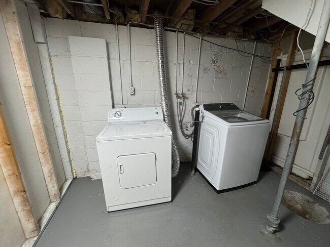 Building Photo - 3 bedroom 2 bath home in Bettendorf