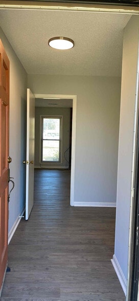Building Photo - 206 Mary Lee Dr