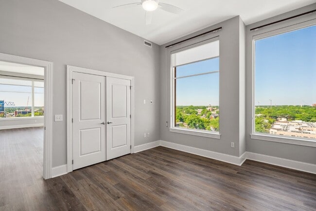 Building Photo - Downtown Raleigh Penthouse with Stunning View