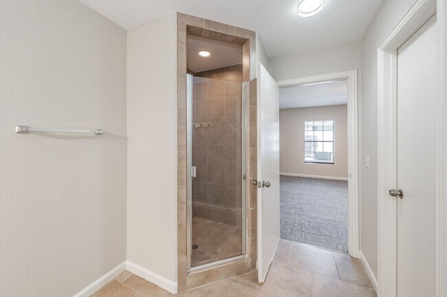 Building Photo - Prime Location in Overton West! Spacious D...