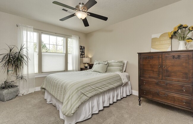 Building Photo - 16723 SW Rogue River Terrace