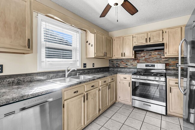 Building Photo - Completely Refreshed 3 Bedroom 2 Bathroom ...