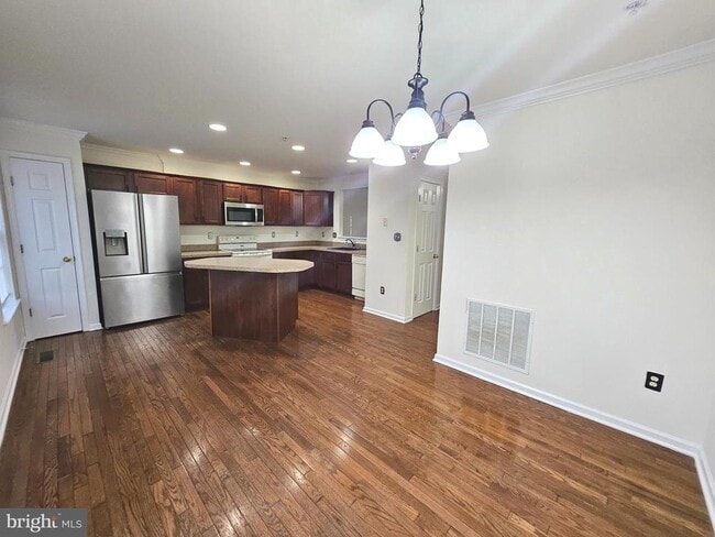 Building Photo - 261 Thomas Harmon Dr