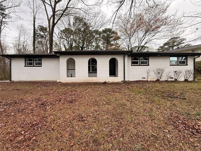 Building Photo - 1055 Pinecrest Dr