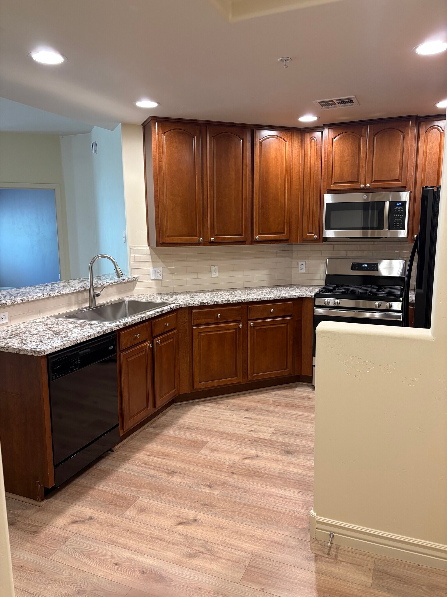 Building Photo - 5450 E Deer Valley Dr