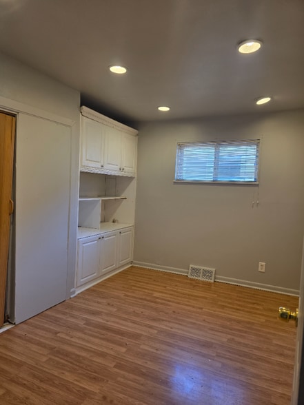 Building Photo - 16805 Lipton Ave