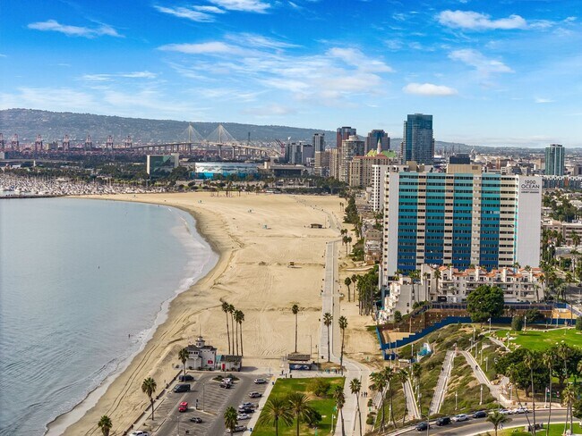 Building Photo - 35-35 Kennebec Ave