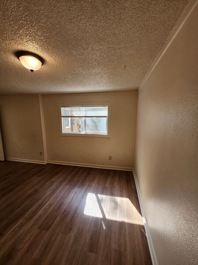 Building Photo - 1977 N F St