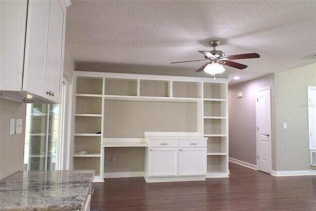 Building Photo - 2009 Branch Tree Ln