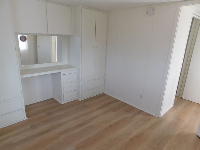 Building Photo - Cute Trailer with Spacious Backyard
