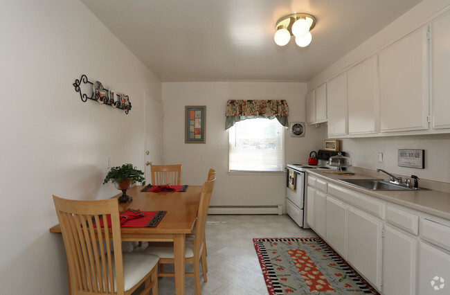 Kitchen - Groton Estates