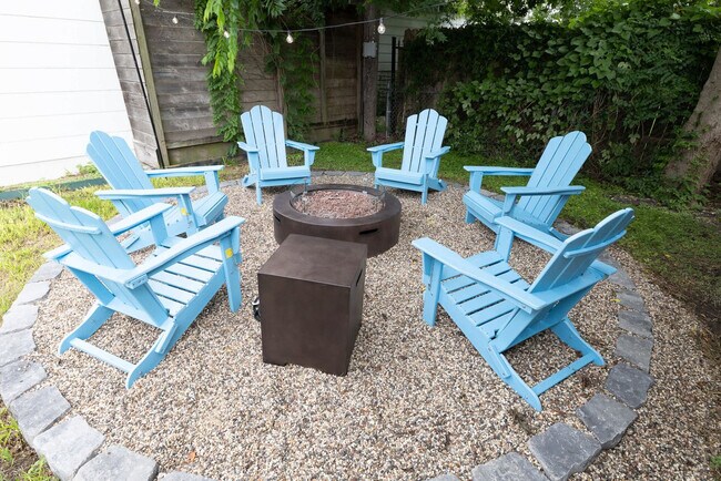 Building Photo - 725 Peddie St