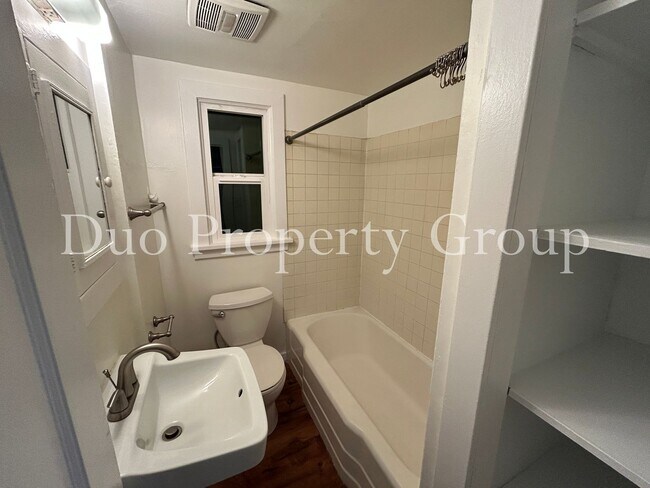 Building Photo - 13th &amp; Chambers