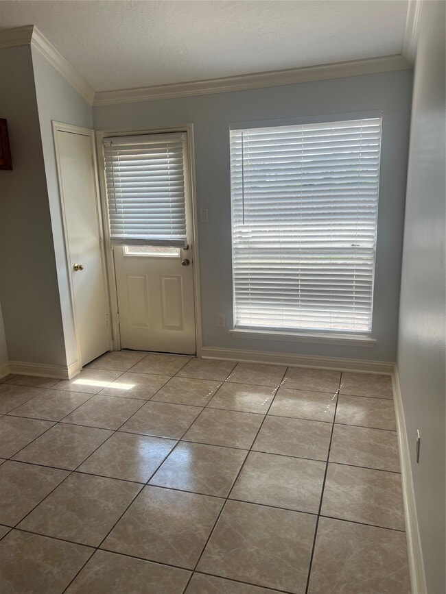 Building Photo - 15303 Riverside Grove Dr