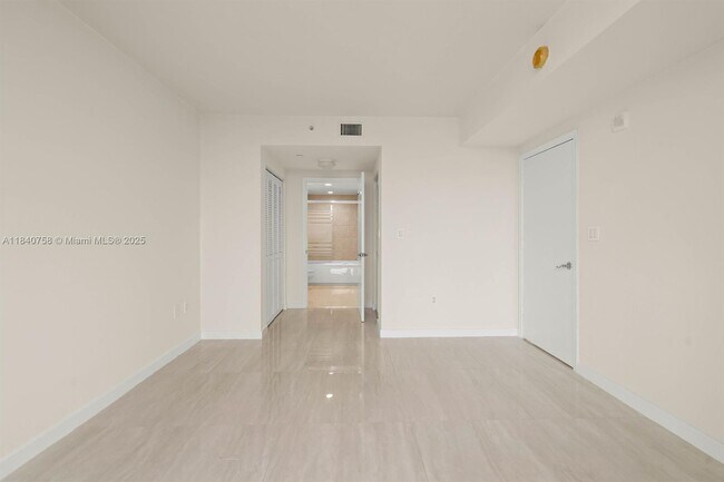 Building Photo - 19501 W Country Club Dr