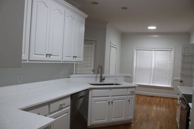 Building Photo - 3705 Warwick Pl