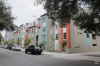 Building Photo - Oasis at Lake Encino