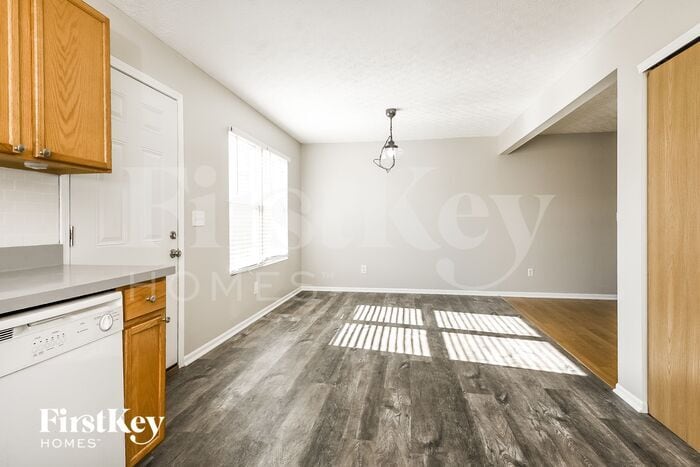Building Photo - 5269 Paul Revere Rd