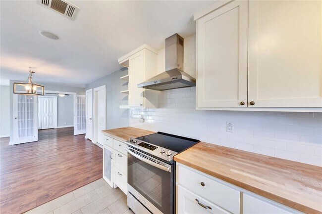 Building Photo - 3317 Dalton St