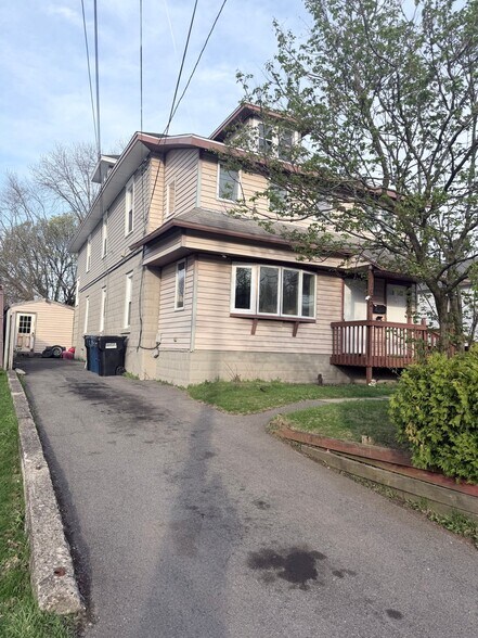 Building Photo - 1022 Avery Ave