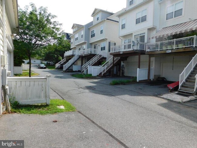 Building Photo - 724 Ridgemont Ave