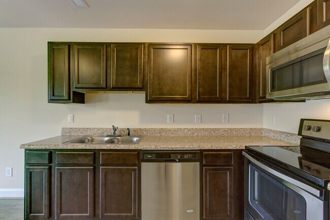 Building Photo - 3 bedroom townhome near Campbell