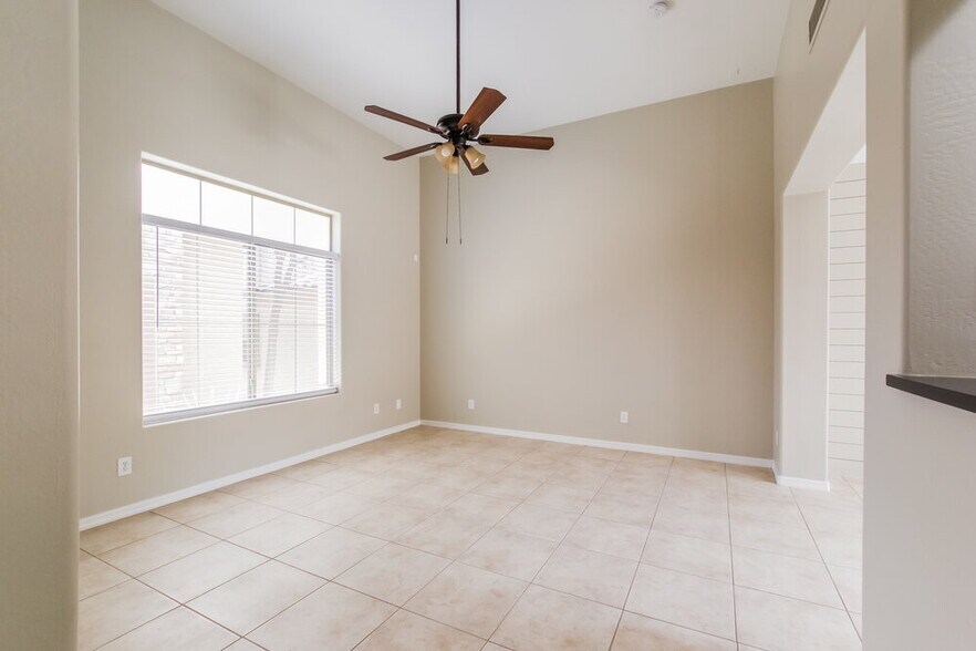 Building Photo - 3707 W Thalia Ct