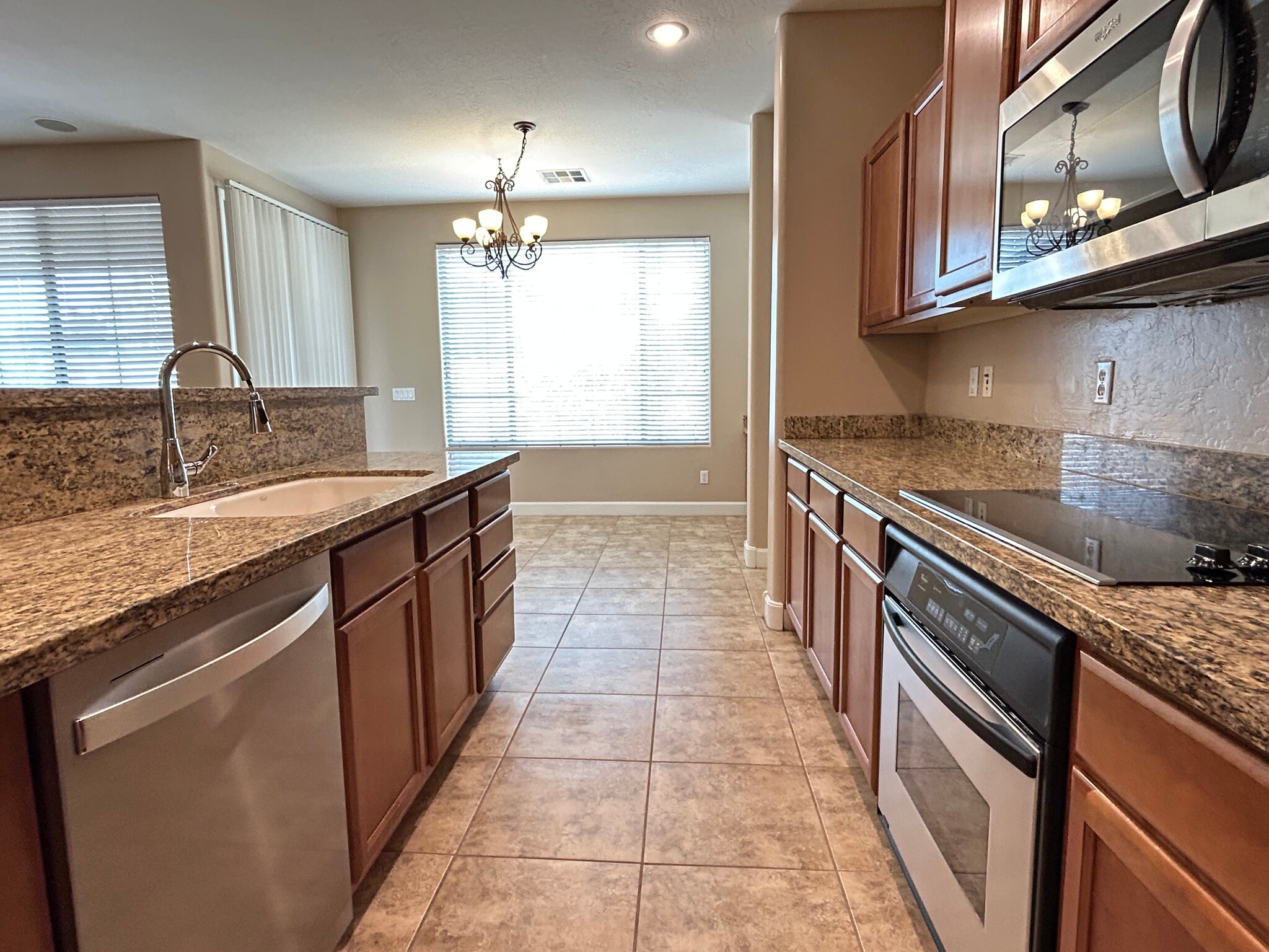 Building Photo - 300 W Wisteria Pl
