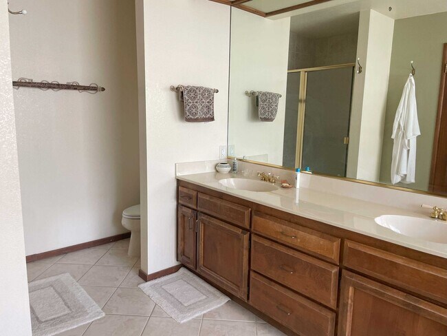 Building Photo - Short term 4-8 mo.  rental-Lake view 3 bedroom, 3 bath plus office in Lake Wildwood, Penn Valley, CA