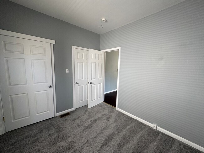 Building Photo - Near Eastside 3 Bedroom 2 Bath with Central air