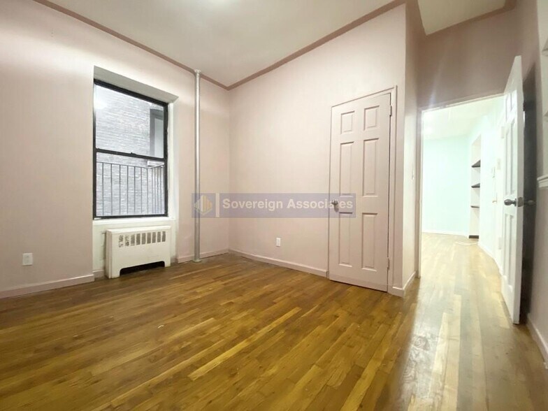Building Photo - 240 W 104th St