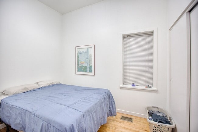 Building Photo - UK Village 2 Bedroom with Central Heat & A/C, In-Unit Laundry, Exposed Brick. Free Fast Internet ...