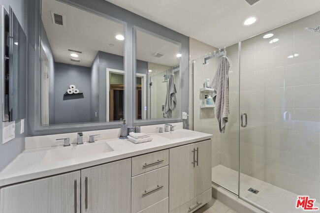 Building Photo - 2201 Polyscope Pl