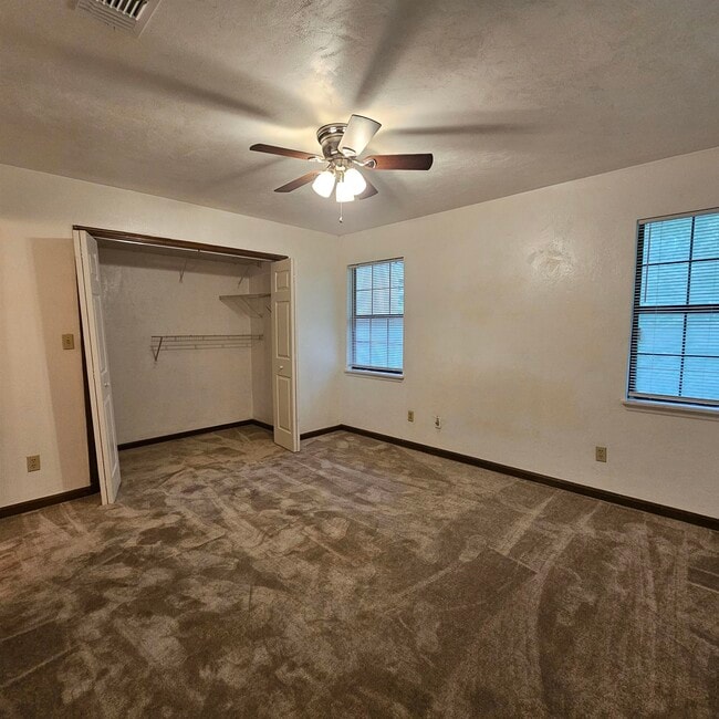Building Photo - 1208 Hidden Pl