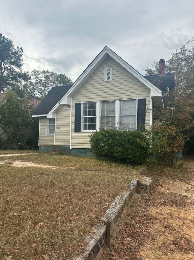 Primary Photo - 3 bedroom 1 bath close to Mercer University!