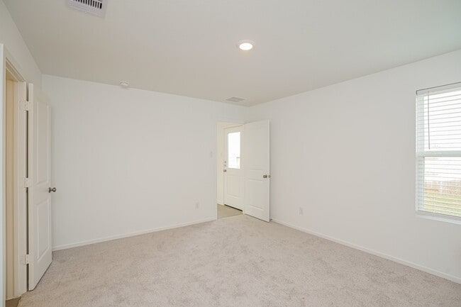 Building Photo - 319 Bush Mdw Ln