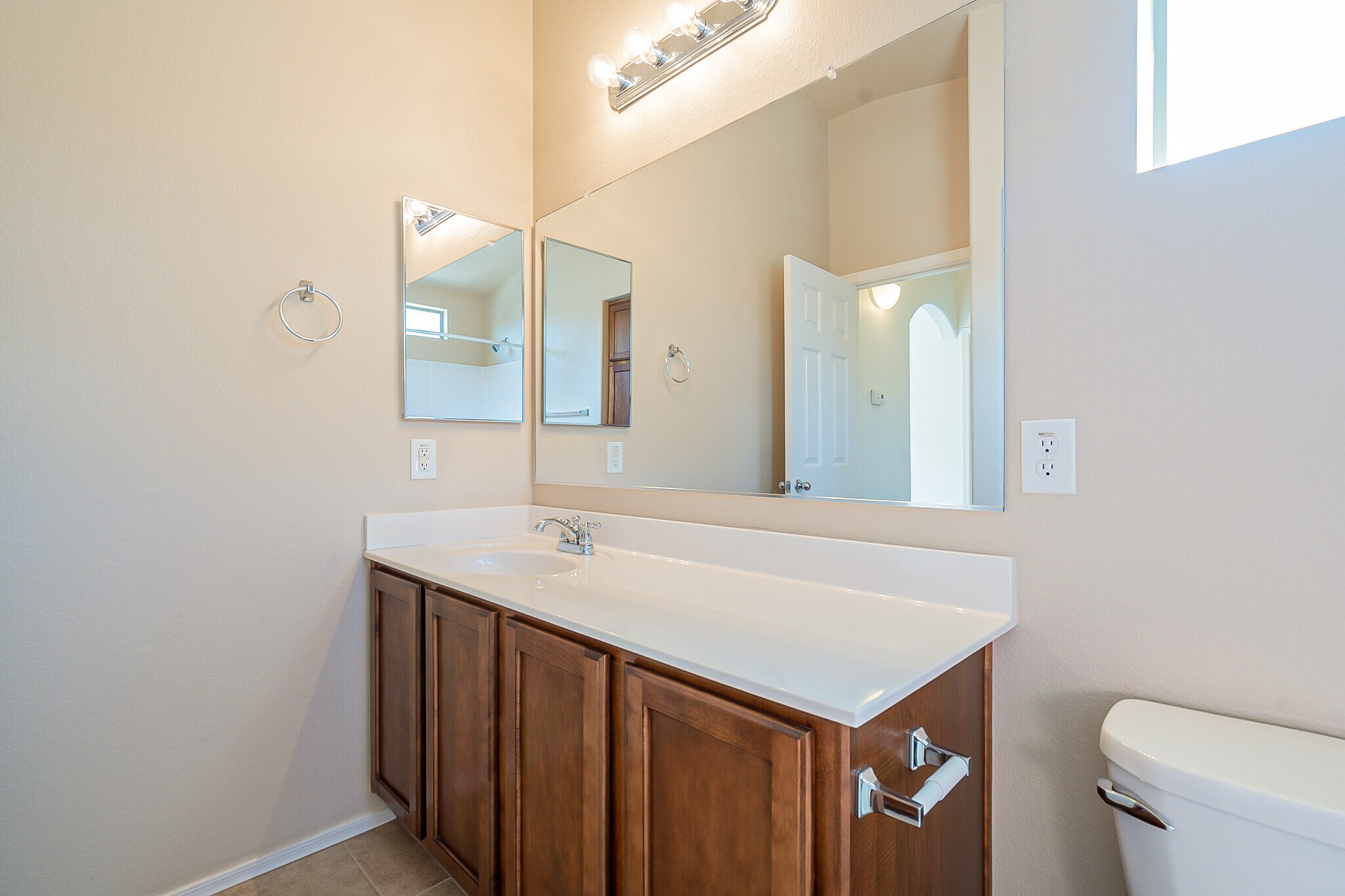 Building Photo - 2725 E Mine Creek Rd