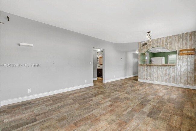 Building Photo - 5800 Margate Blvd