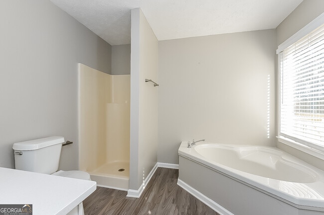 Building Photo - 16 Fairfield Way SW