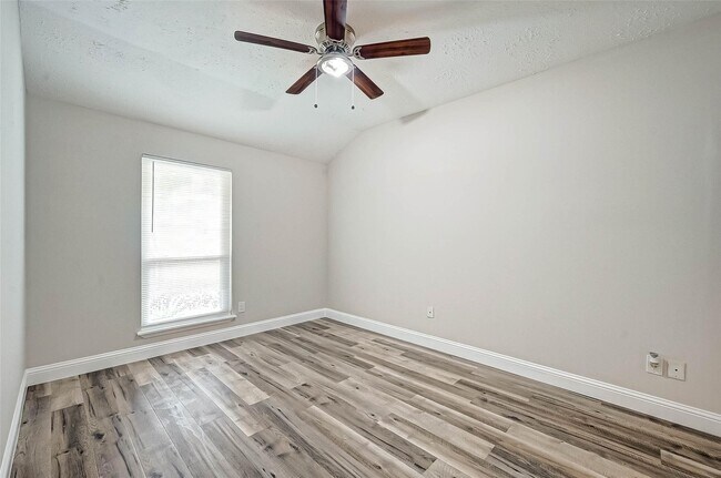 Building Photo - 6802 Glenray Dr