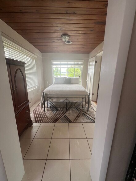 Building Photo - 8330 Honolulu Dr