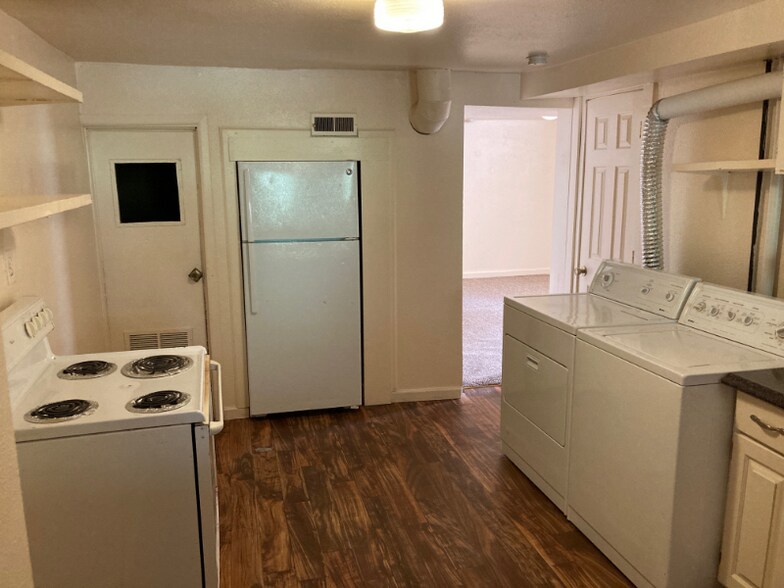 Building Photo - 630 E Boulder St