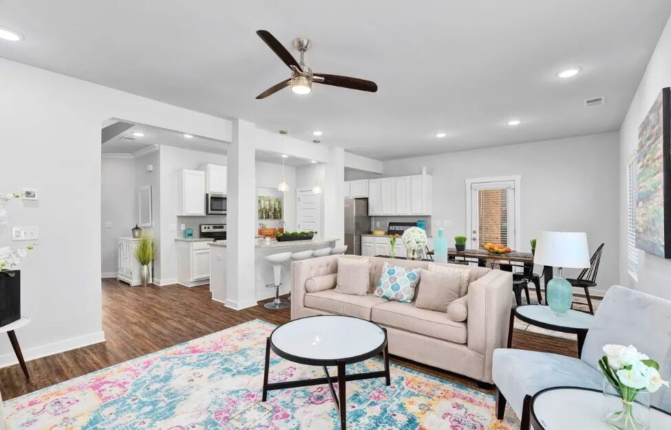 Building Photo - 646 Blackberry Glenn